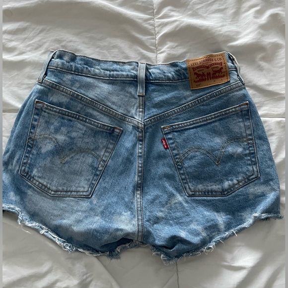 Levi’s Denim Shorts - Picture 3 of 5